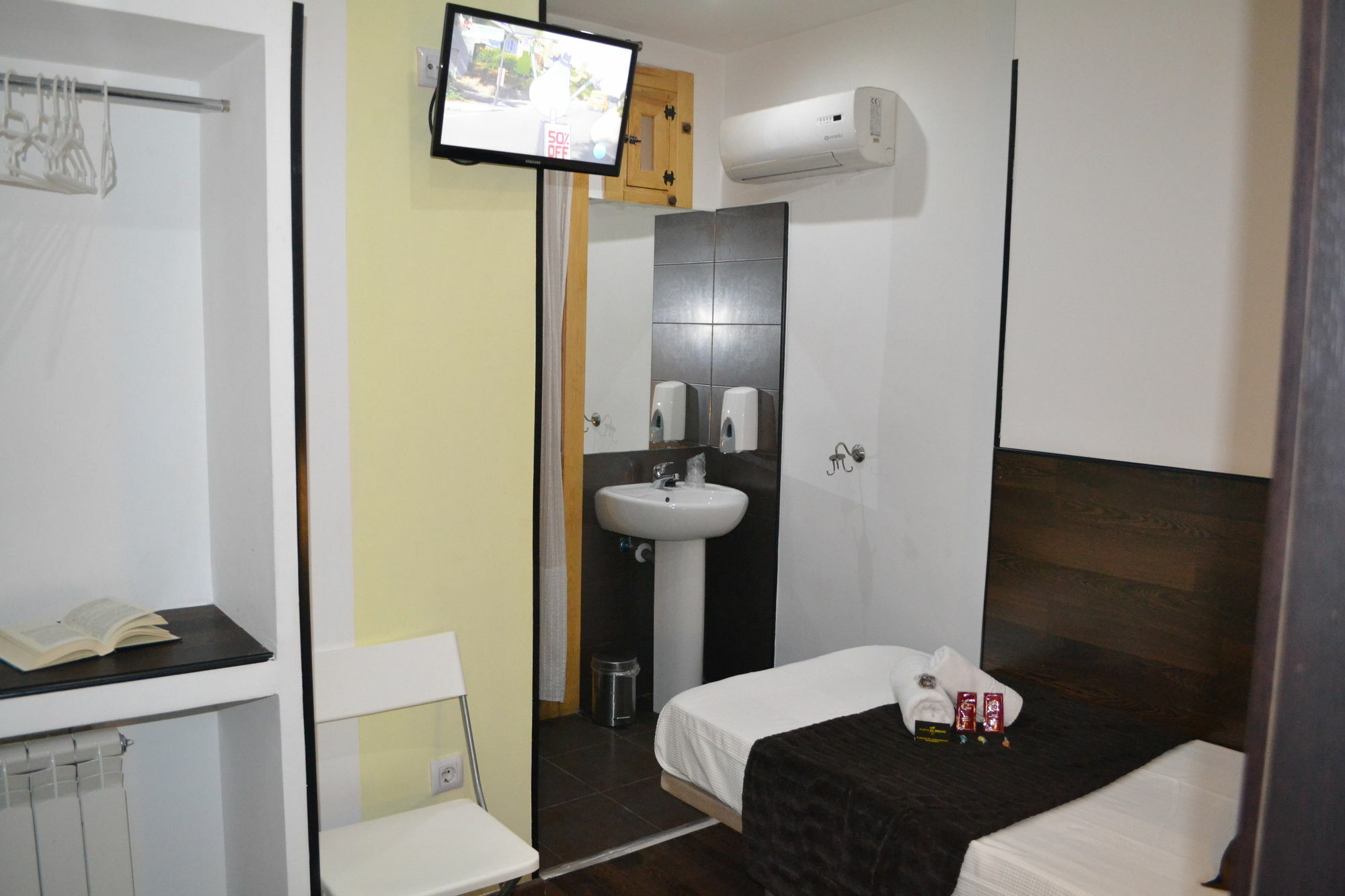 Hostal El Brezo Μαδρίτη Εξωτερικό φωτογραφία