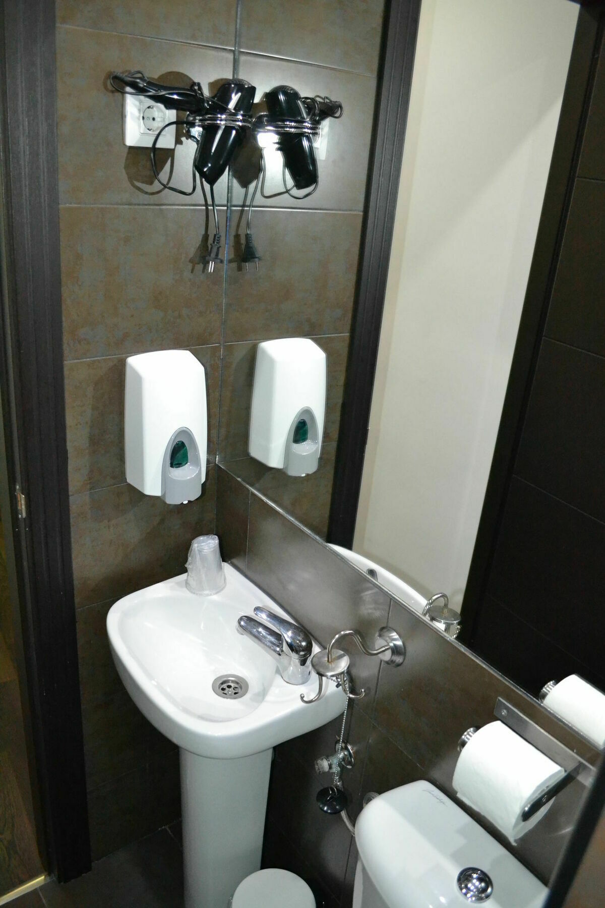 Hostal El Brezo Μαδρίτη Εξωτερικό φωτογραφία